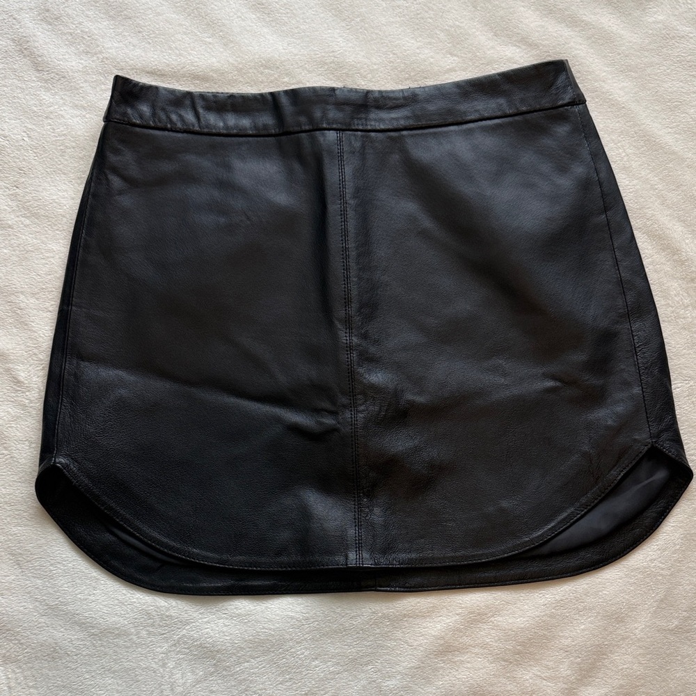 NWOT BB Dakota Black Genuine Leather Mini Skirt | Curved Hem Size 4